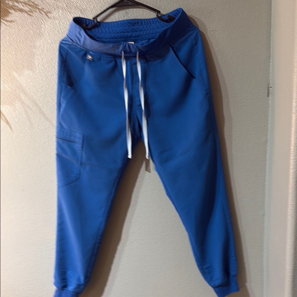 FIGS Women’s scrub jogger bottoms. Size Small/ petite. Blue. PO# 1683.